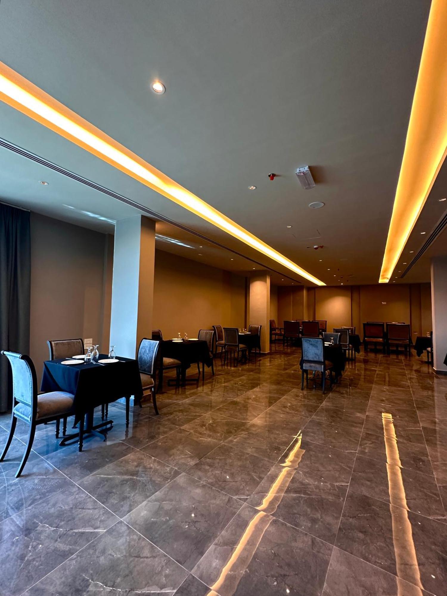 Mirador Hotel Manama Exterior photo